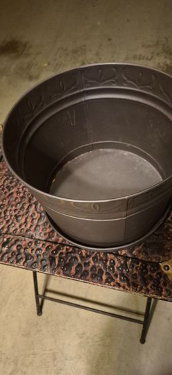 Folding table w ice bucket