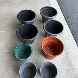 Set of 8 different size flowers pots