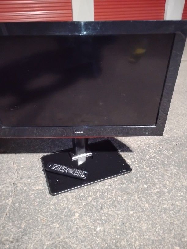 RCA TV W/ Stand And Wall Mount