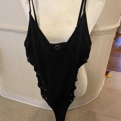 Woman’s Forever 21 Black Open Crisscross Sides Size Medium 