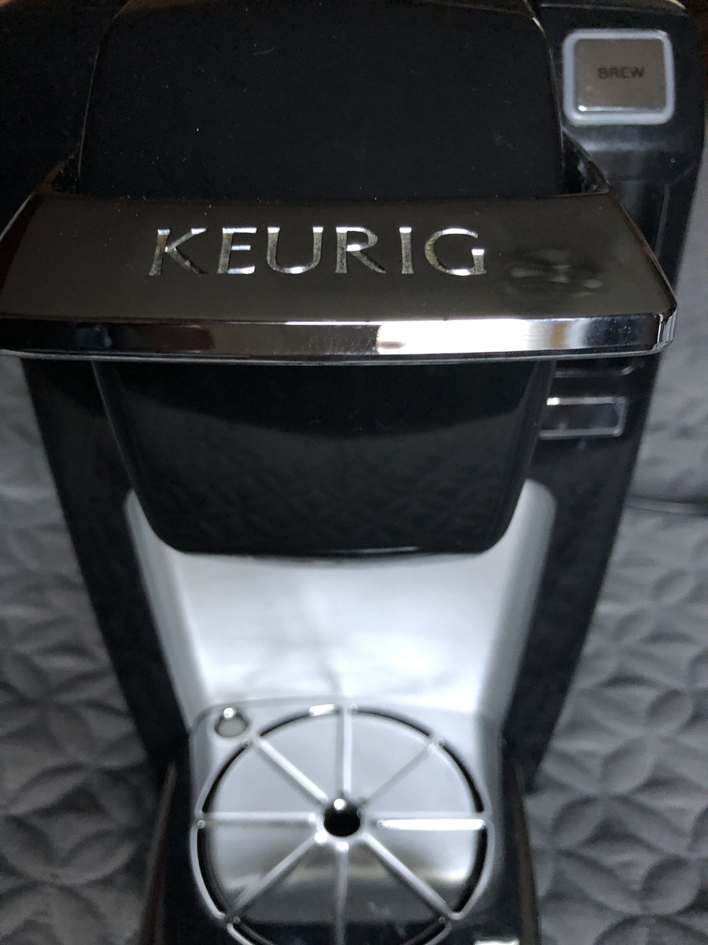 Keurig one cup coffee maker, excellent condition and works great.