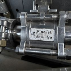 closed-loop hydrocarbon extraction system, commonly used in the cannabis and hemp industry to produce oils such as CBD and THC