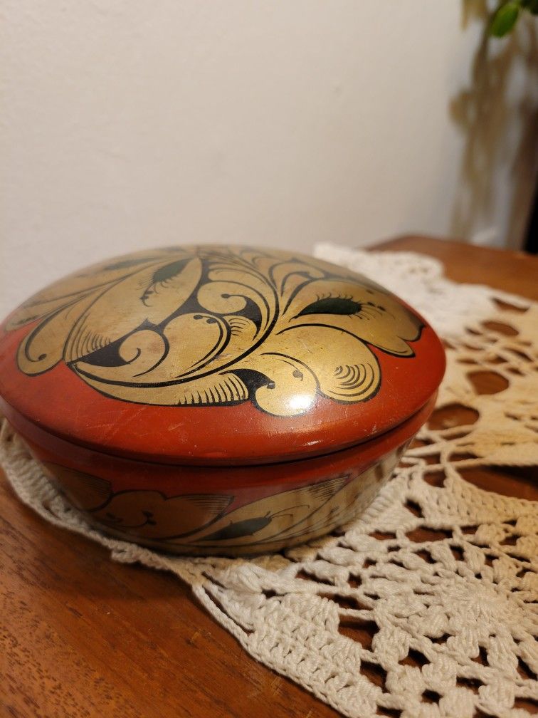 Russian Painted Red Black Gold Lacquered Wood round trinket box Made In
