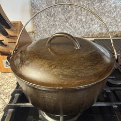 Cast Iron Dutch Oven Unmarked 