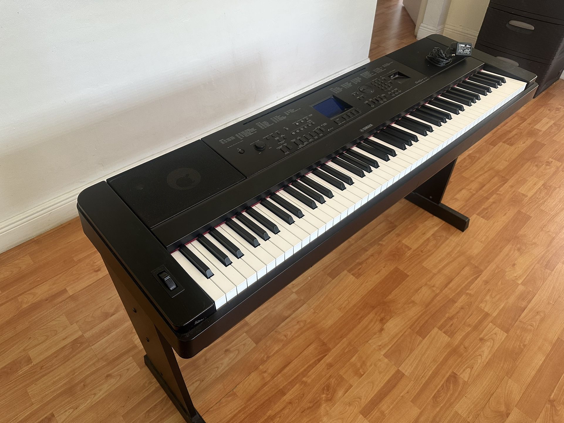 Yamaha Portable Grand DGX-660 Piano