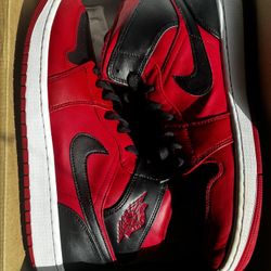 Air Jordan 1 Mid (Gym Red Black White Rouge Gym) Size 11.5