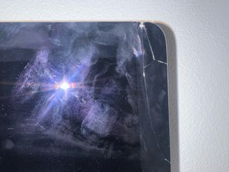 2017 Apple iMac 21.5" - Powers On (Cracked Glass)
