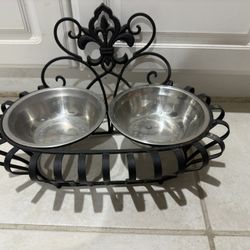 Dog/ Cat Feeder