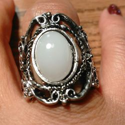 Beautiful Ladies Moonstone with Unique Design Ring, size 8👰