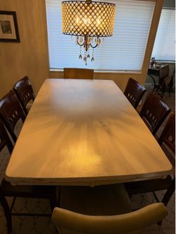 Dining tale / kitchen table