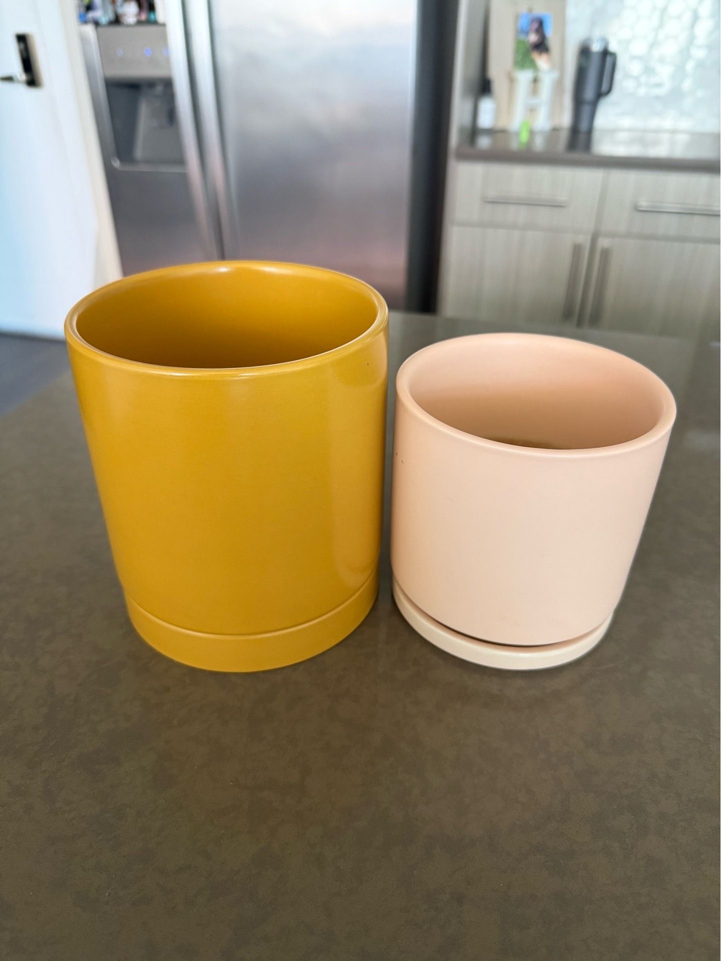 Color plant pots for indoor (set of two, pink and orange)