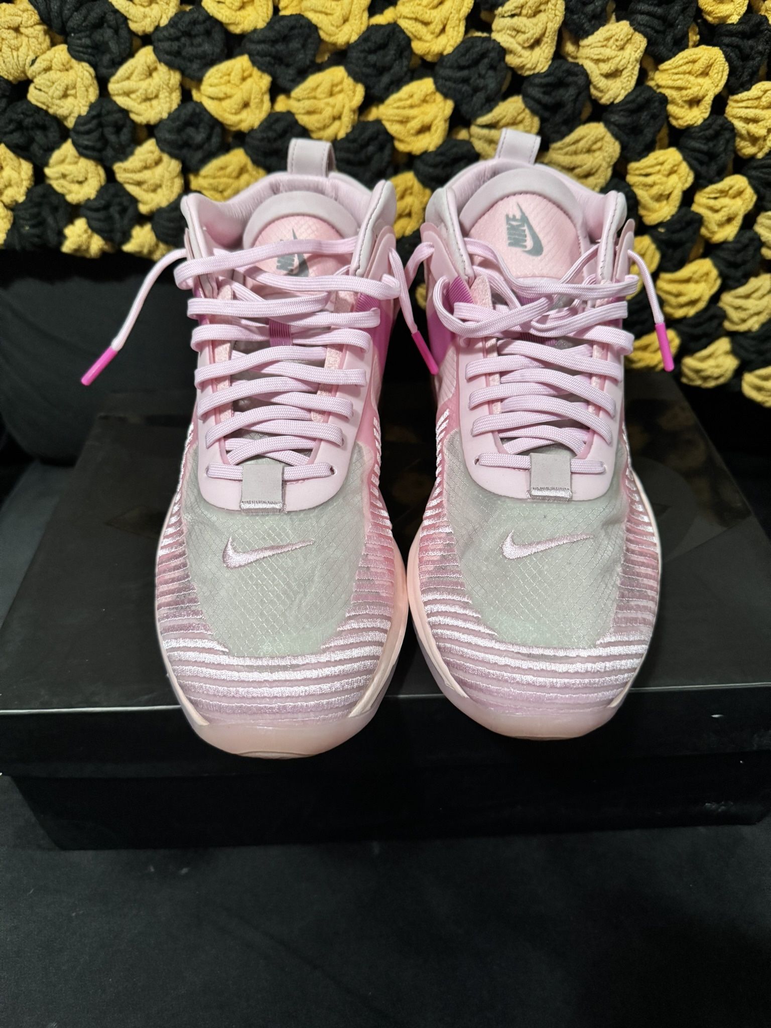 LeBron Icon John Elliot’s Sz 10.5