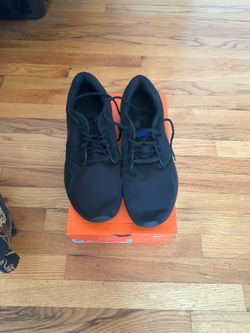 Gently used mens Nike size 10 shoes