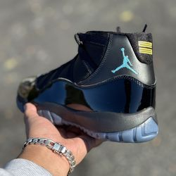 Jordan 11 Gamma Size 10.5 , 13