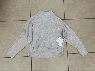 Women’s sweater size XS new with tags