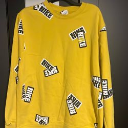 Nike Men Size Large Yellow sweater