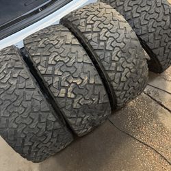 20 inch used venom power All terrain hunter tires size LT285/55/R20