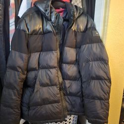 Tommy Hilfiger
Lightweight Packable Hooded Jacket