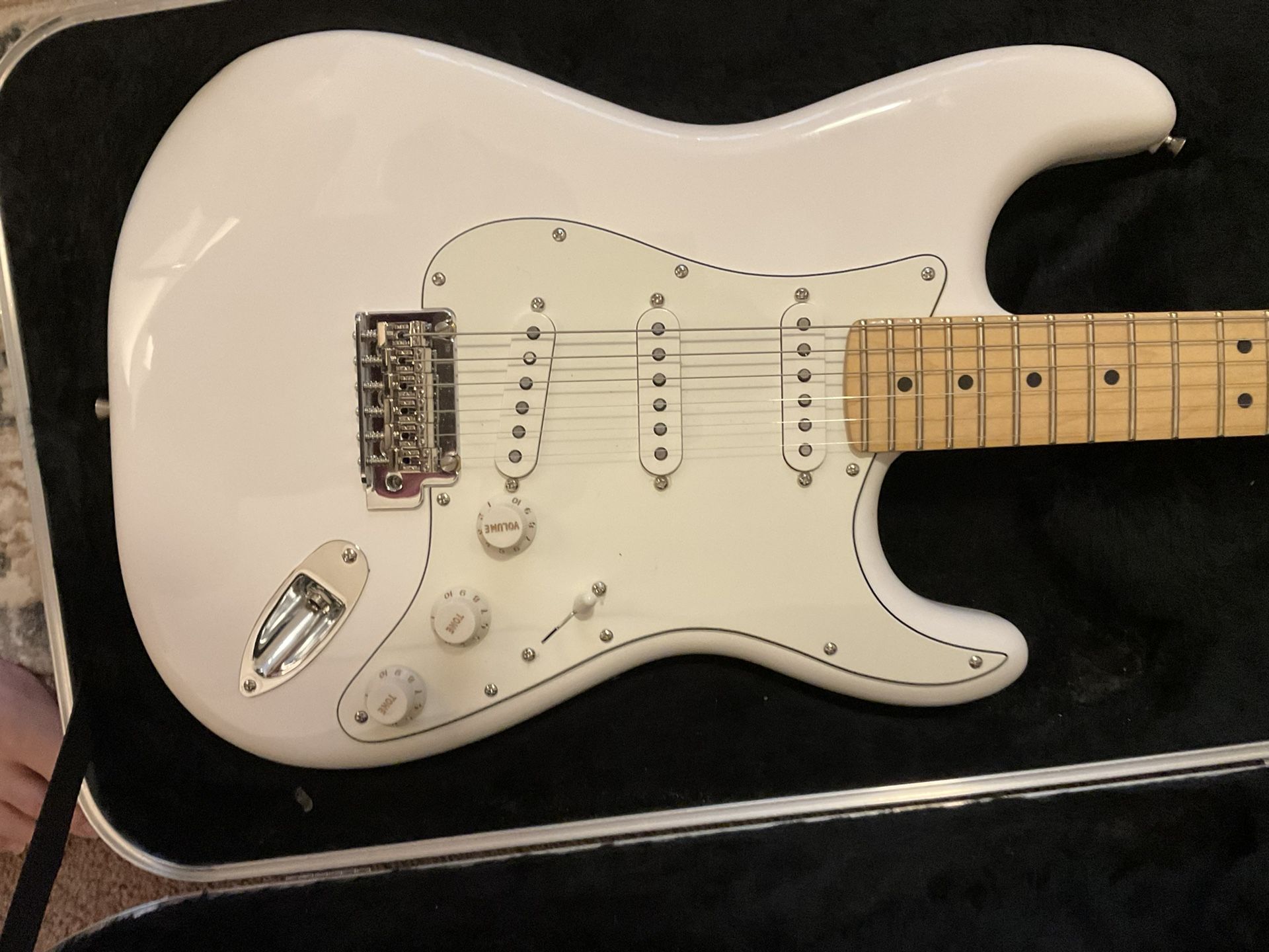 2024 Fender Stratocaster Player Series Arctic White