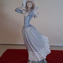 LLadro Porcelain Figurine Number 4936 Like New 
