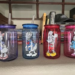 Mikey Mouse And Friends Sketch Glass 