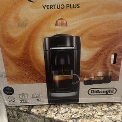 Nespresso VertuoPlus coffee and espresso machine by De'Longhi