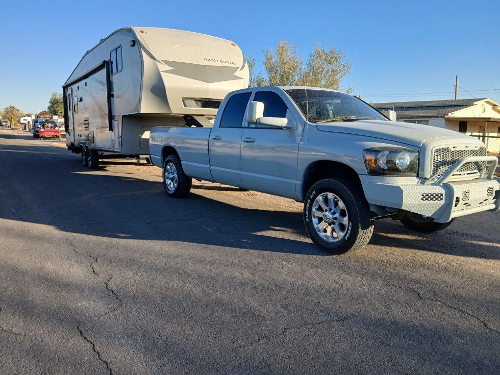 2012 5th Wheel Trailer 30'/ Truck Ram2500 Diesel
