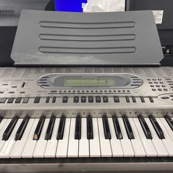 Piano Md-1700