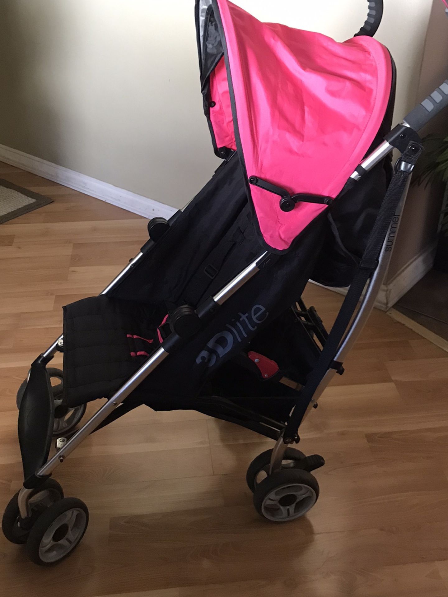 Like New Hot Pink And Black 3D Lite Summer Lightweight Stroller