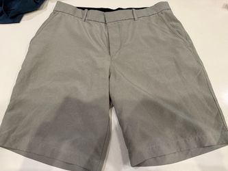 Nike Dri-FIT Men's Gray Golf Shorts 34W Regular Fit Zip Pockets