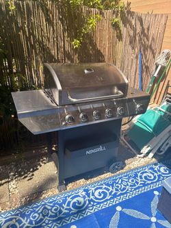FOR SALE: 5-Burner Propane Gas Grill