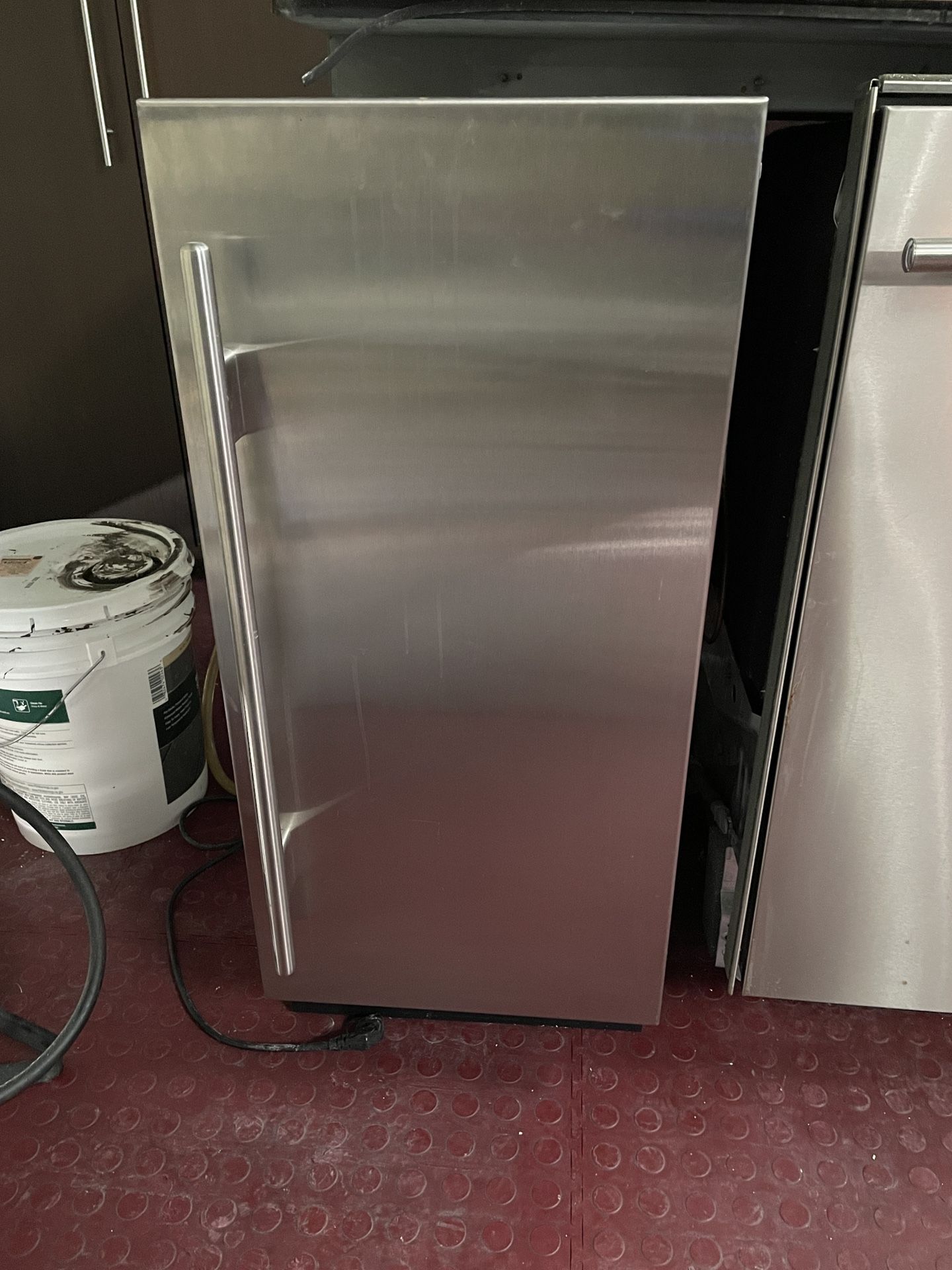 Subzero Ice Maker 