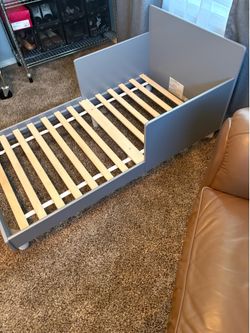 Toddler bed