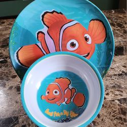 Vintage Finding Nemo Melamine Plate & Bowl Set (DONT ASK IF AVAIL. WILL DELETE IF SOLD. SERIOUS BUYER ONLY)