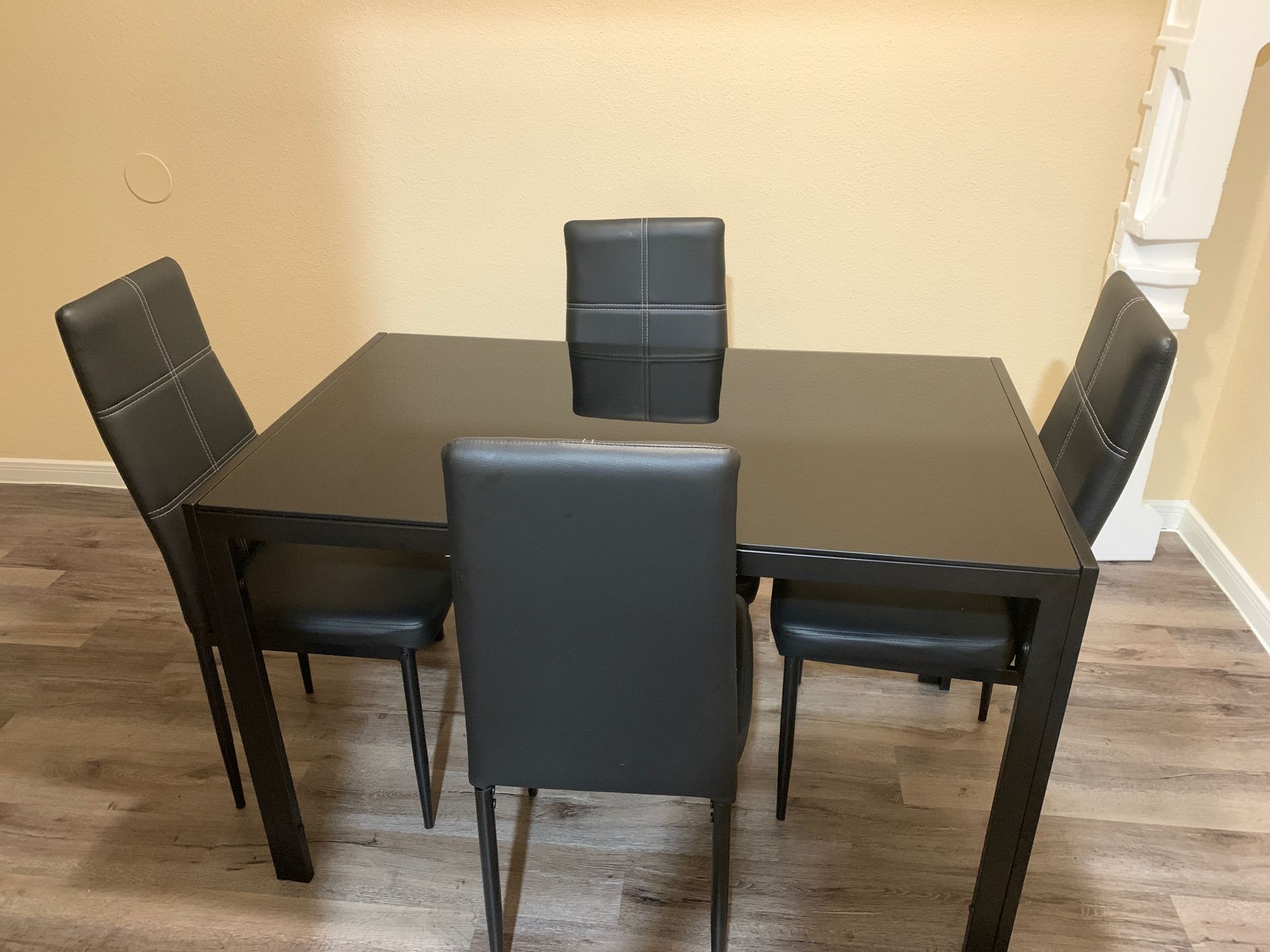 Glass kitchen table with 4 chairs for SALE!!!!