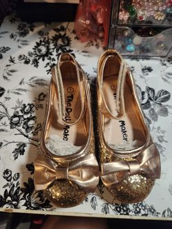 New Girls gold Glitter shoes Size 7