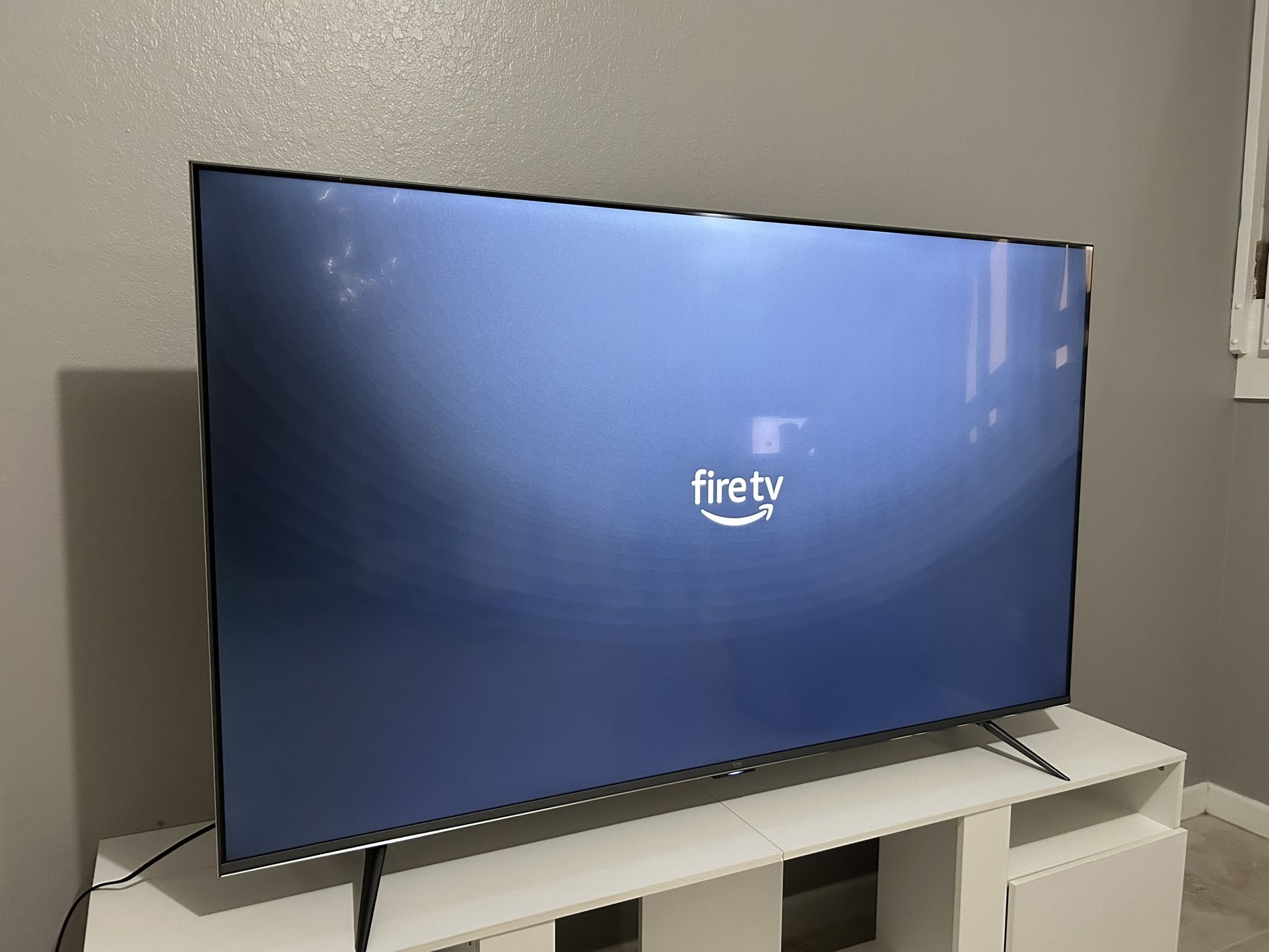 Amazon Fire TV 75 in include sound Bar