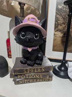 NEW HALLOWEEN CAT DECOR