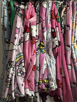 Hello Kitty Throw Blankets 