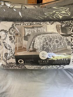 Queen comforter set