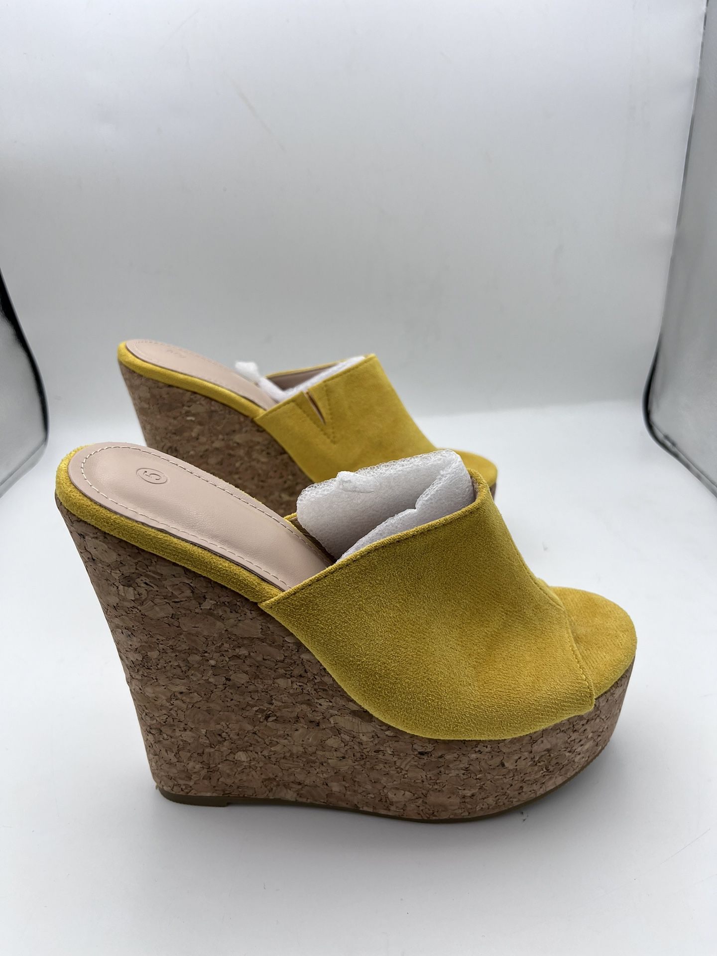LAICIGO Womens Wedge Platform Slide on Sandals Open Toe Sandals Yellow Size 5