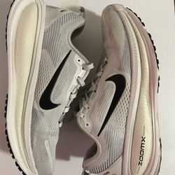 Nike Vomero 18 Size 9.5 Men's