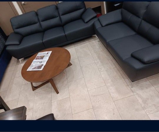 *Spectacular Deal!!!*---Mature Valencia Leather Sofa/Loveseat Sets---Delivery And Financing Available🫶