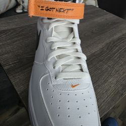 NIKE UPTOWN YELLOW/ WHITE/ BLACK SIZE 11 NEW NO BOX