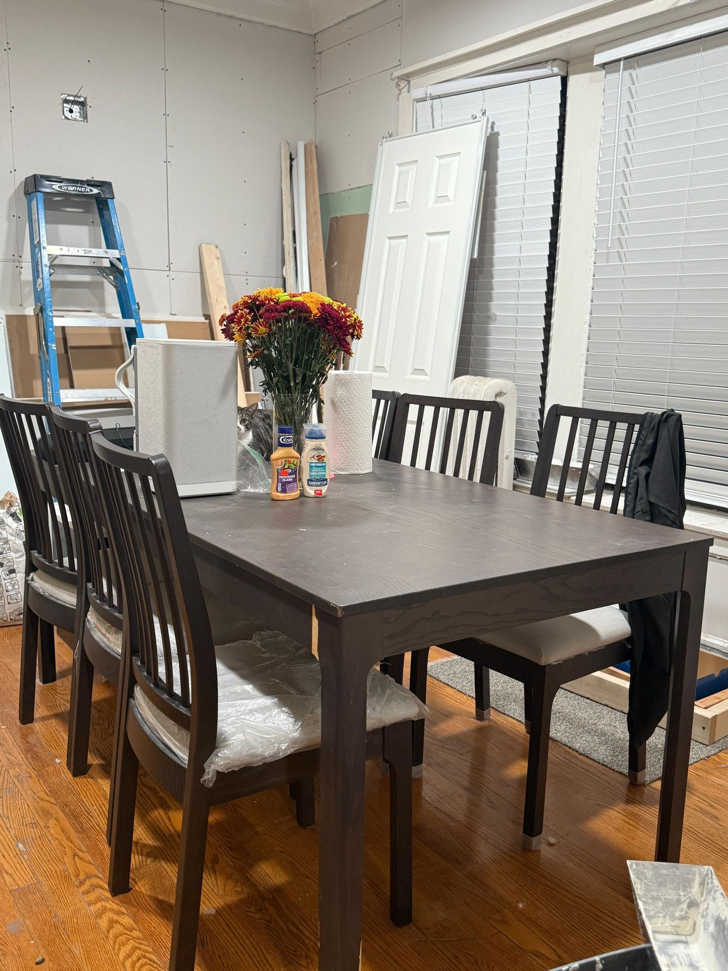 Table For 8 Extend To 10 six chairs included