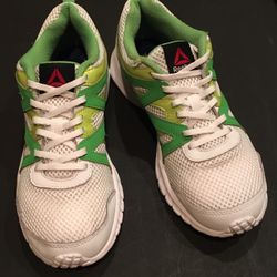 Reebok Women’s Run Supreme 2.0 MT Running Sneakers Size 7. Preowned