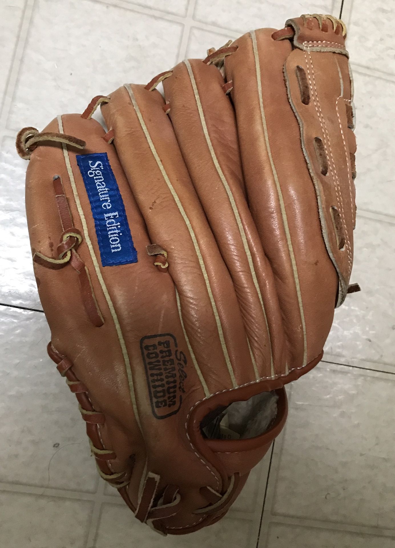 Wilson A2654 Tom Glavine Signature Edition Baseball Glove 12" RHT