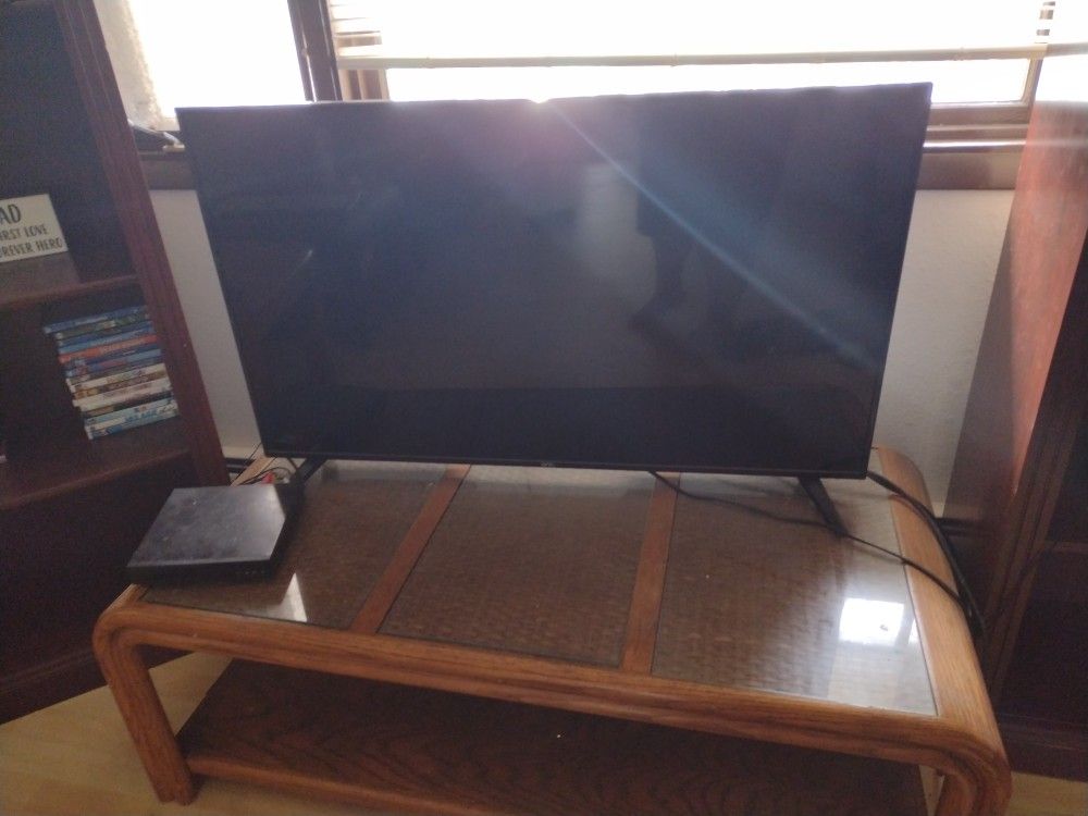 Tv Comes with Remote