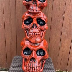 Triple-Decker Skull Statue