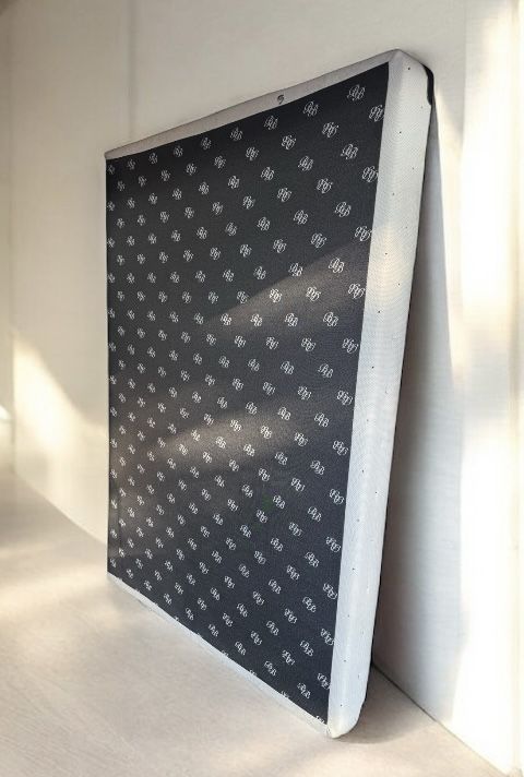 Newer ultra thin 5” queen size box spring #5. Excellent condition. 